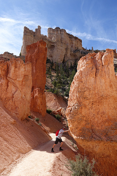 Bryce Canyon - holding up the rock!