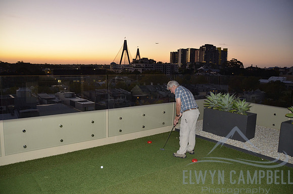 Rooftop golf